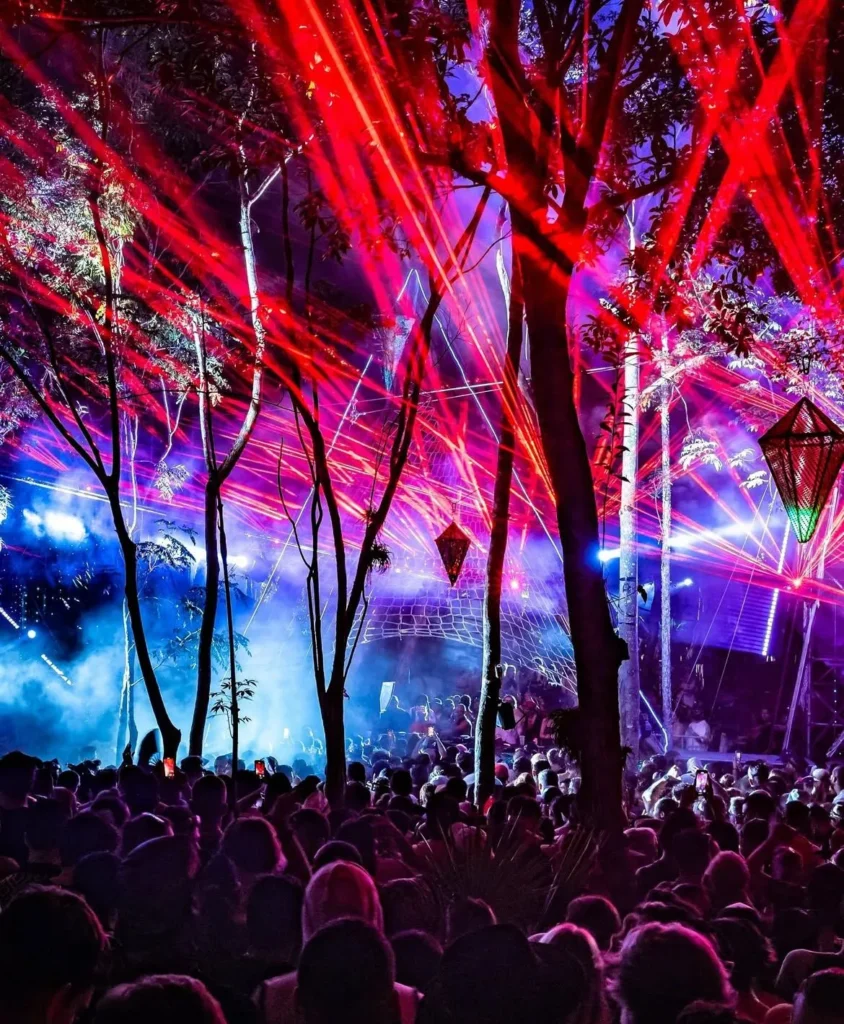 day zero festival tulum luces entre los arboles