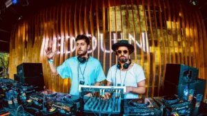 bedouin dj tocando