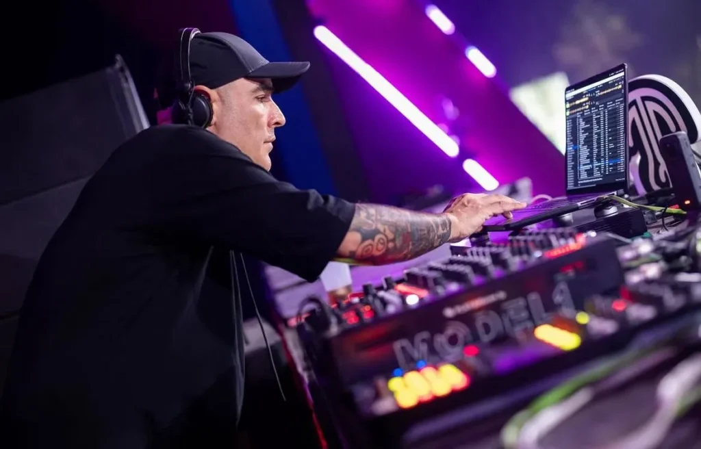 paco osuna ibiza dj pinchando
